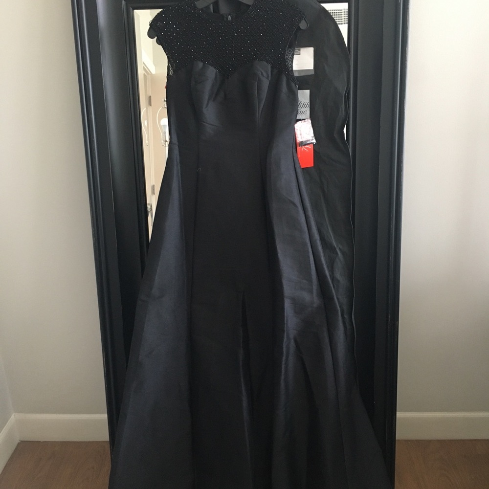Monique Lhuillier Capsleeve Faille Gown